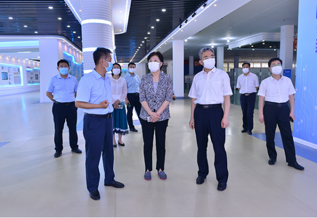 濟寧市政協(xié)主席、黨組書記霍媛媛到新風(fēng)光公司調(diào)研