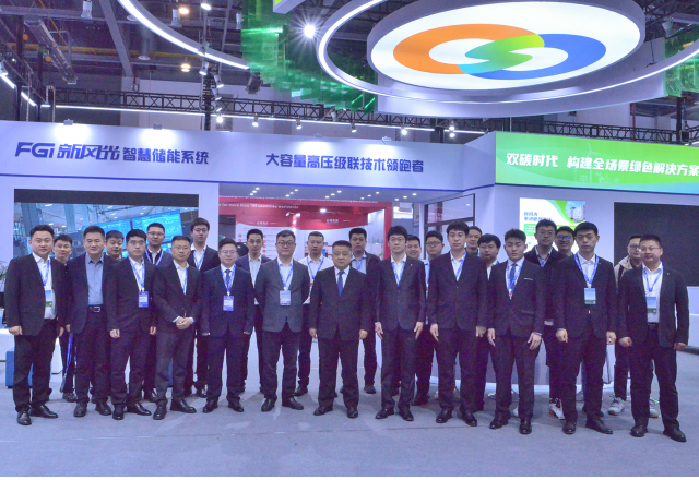 火爆亮相！新風(fēng)光龍年首展點(diǎn)亮“錢塘江畔”